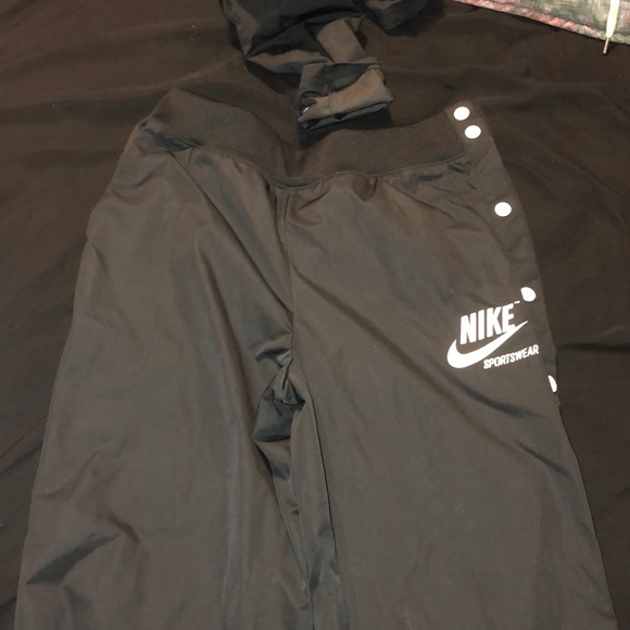 Nike windbreaker sweat suit - Picture 3 of 3